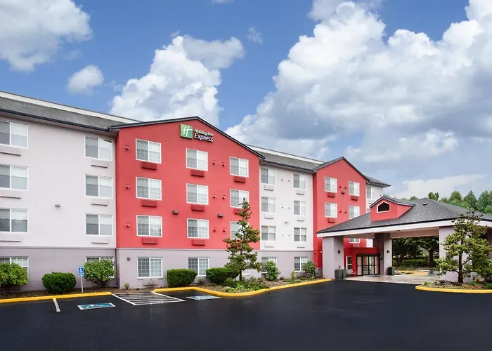 Holiday Inn Express & Suites Lincoln City By Ihg