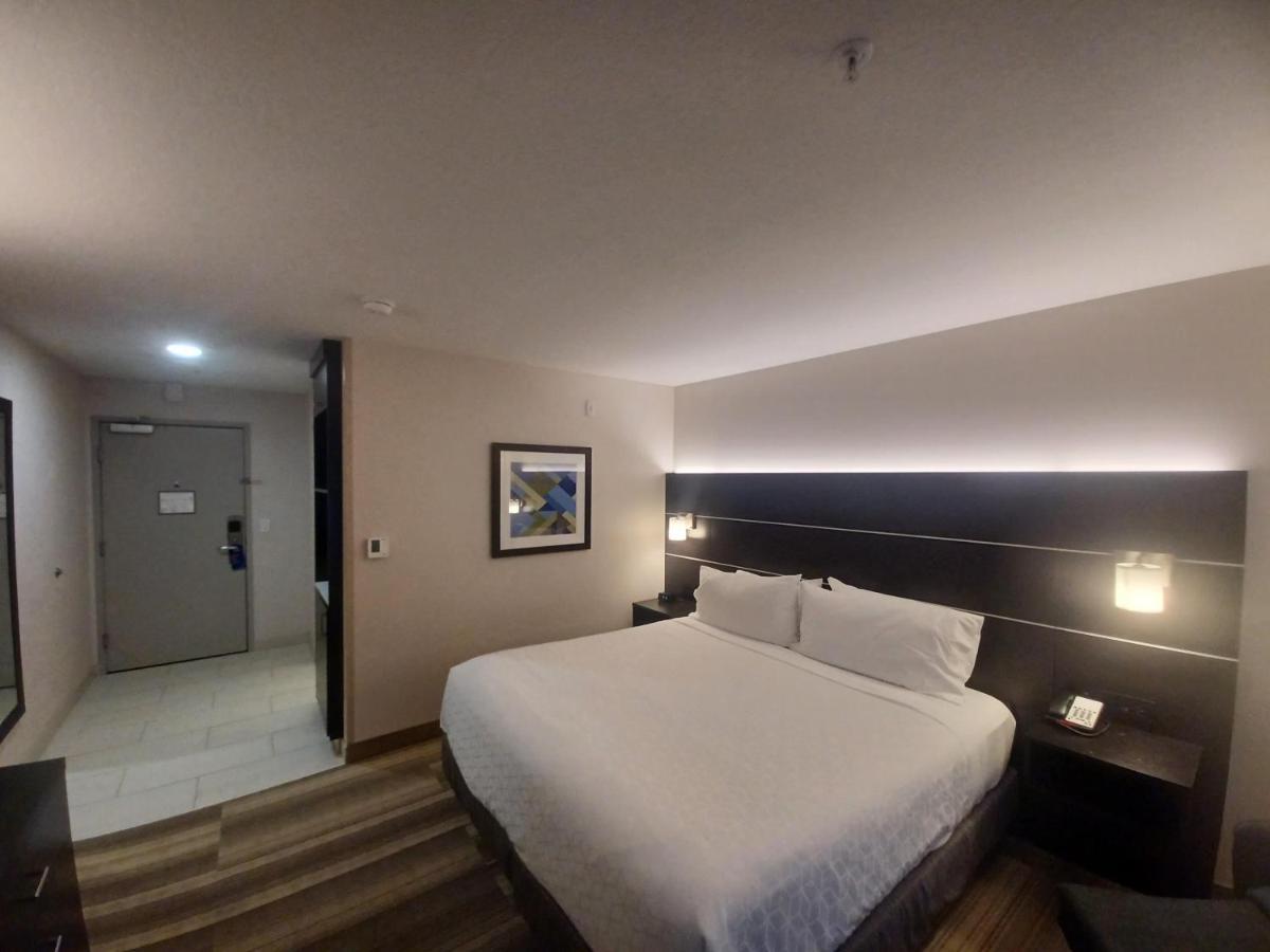 Express & By Ihg Hotel 3*