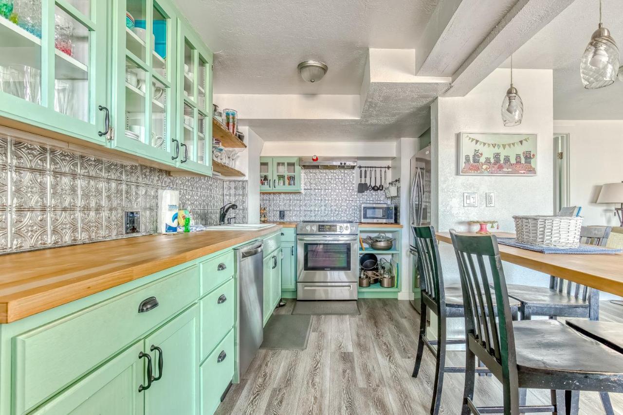Apartment Cake By The Ocean *