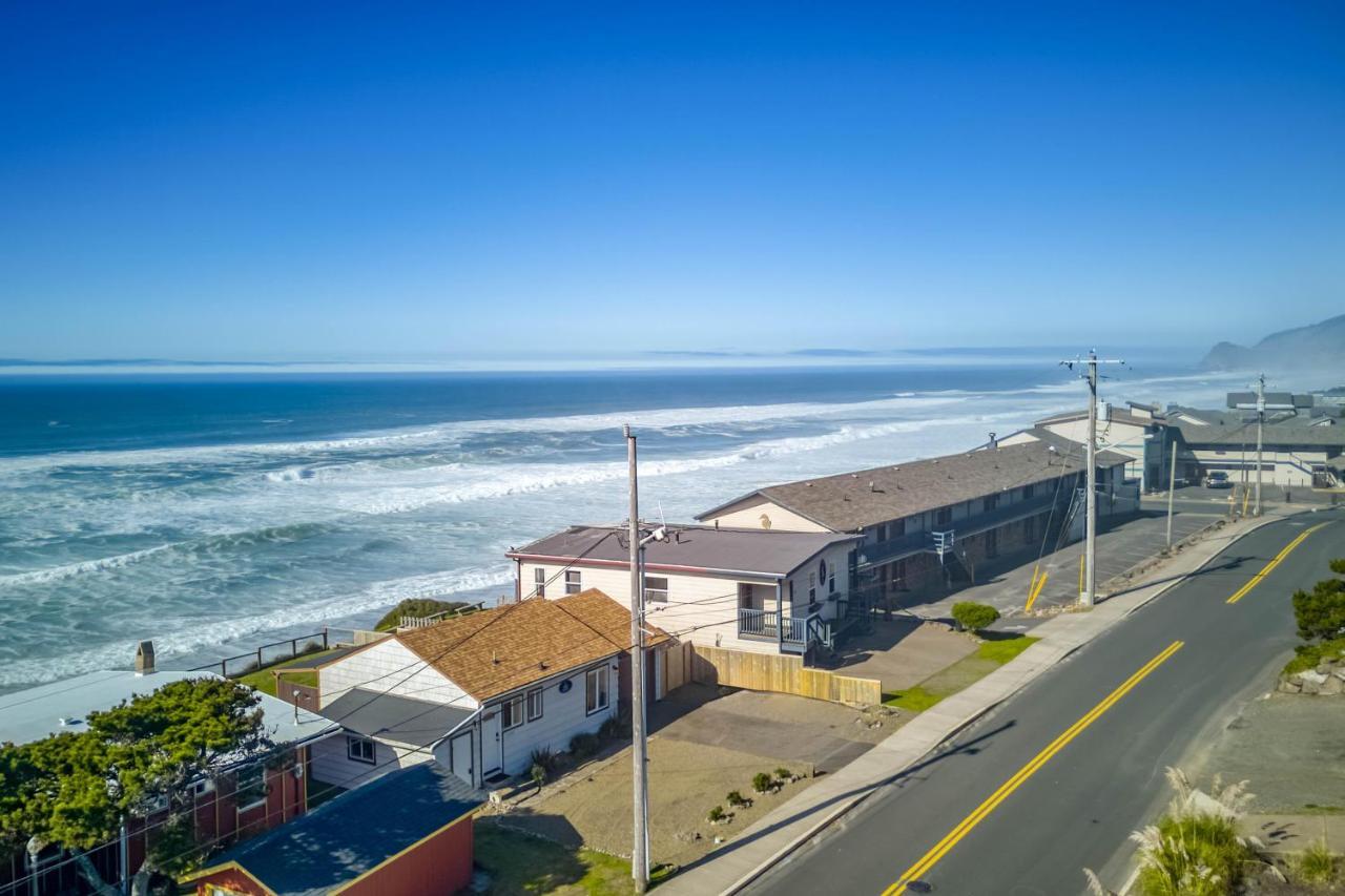 J Lincoln City