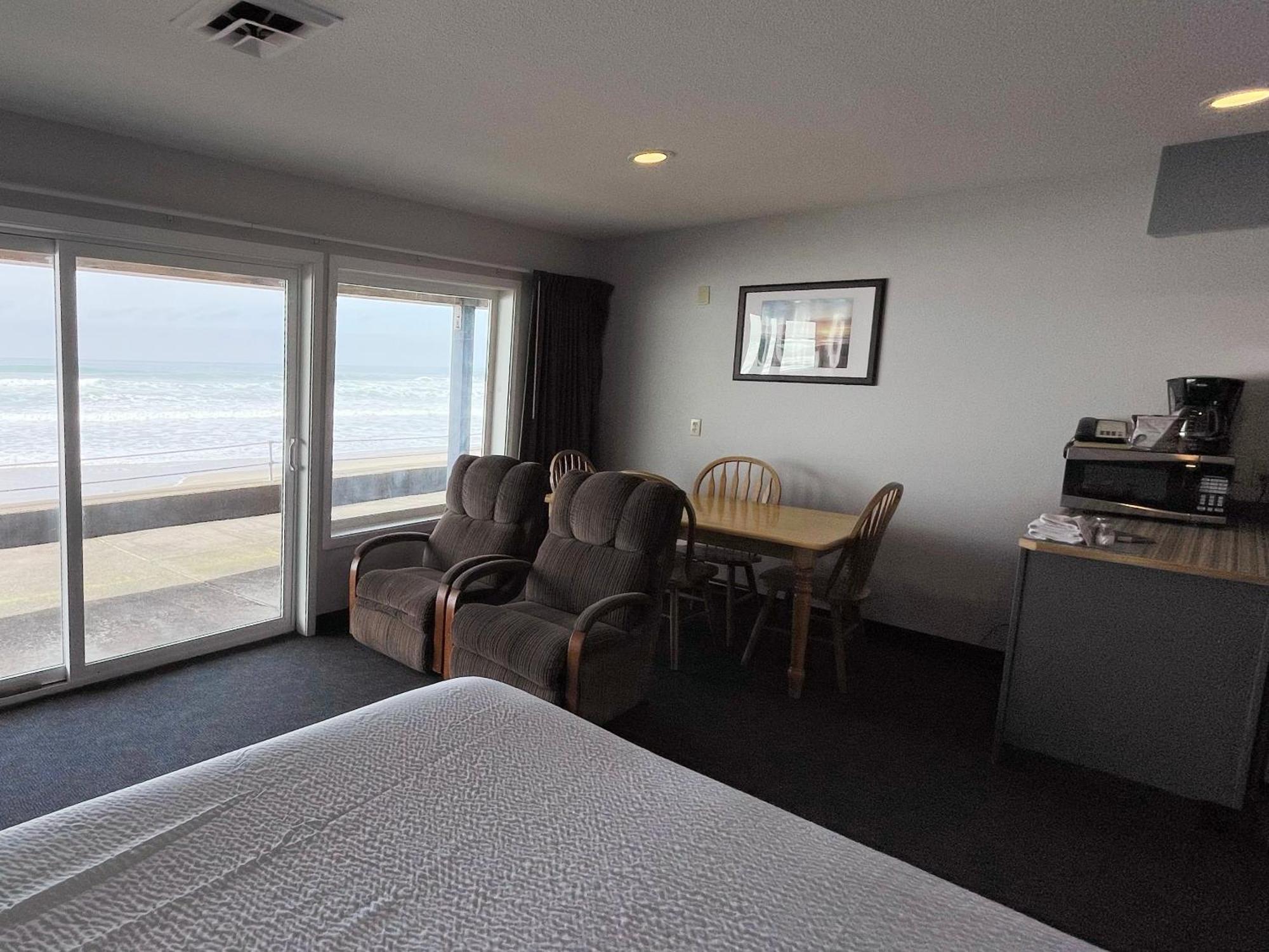 Sandcastle Beachfront Motel