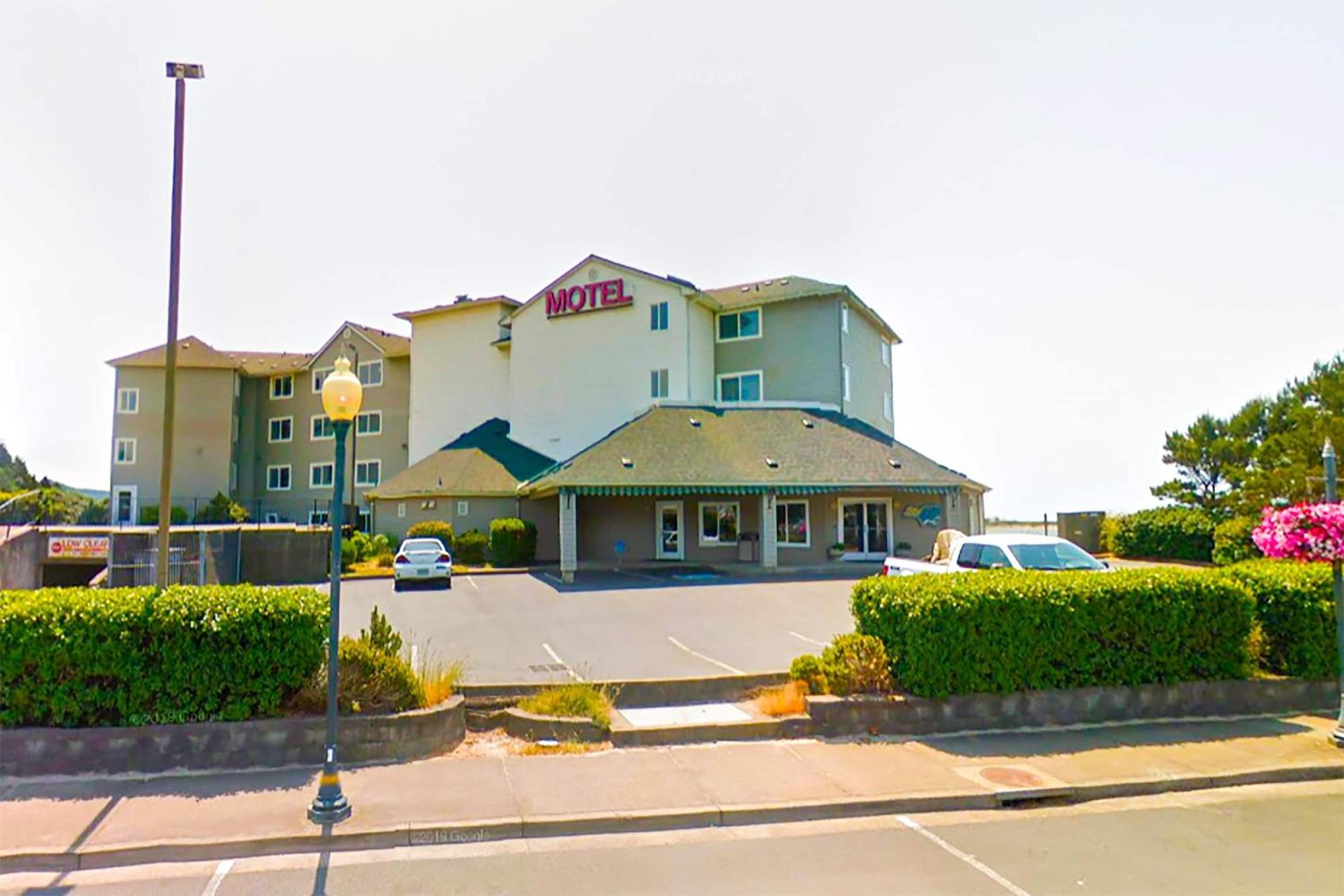 Siletz Bay Beachfront By Oyo Hotel