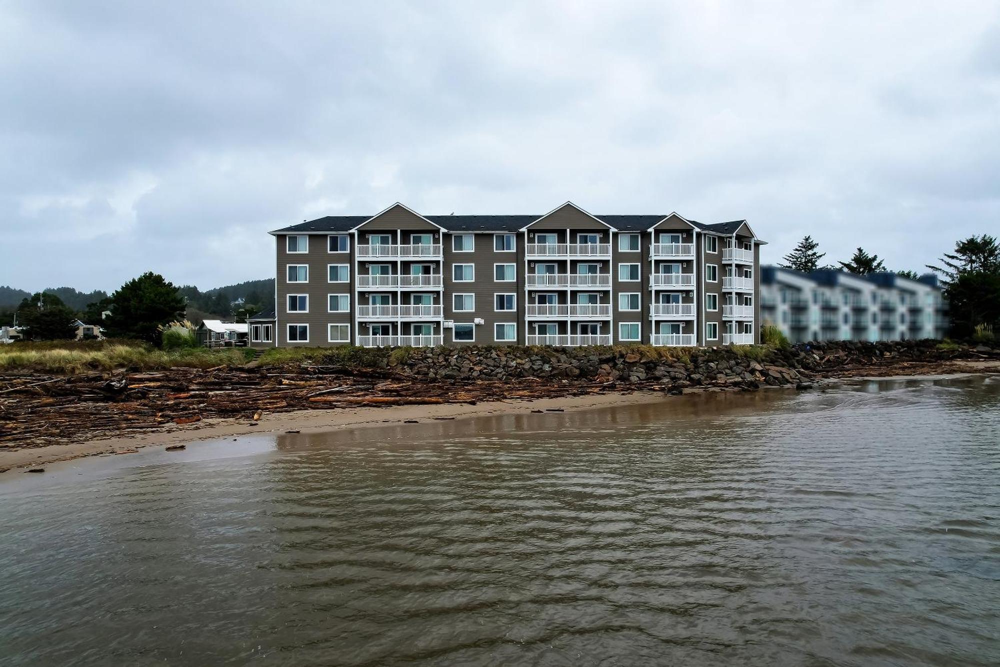 Siletz Bay Beachfront By Oyo Hotel