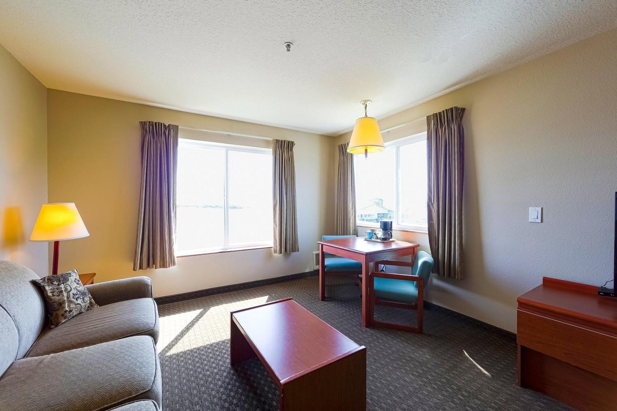 Siletz Bay Beachfront By Oyo Hotel