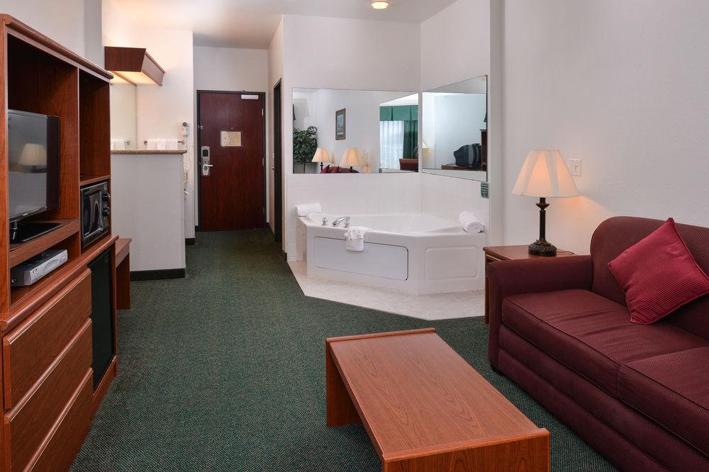 Hotel Express & By Ihg 3*