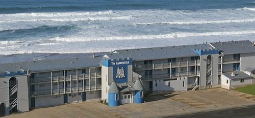 Sandcastle Beachfront Motel 3*