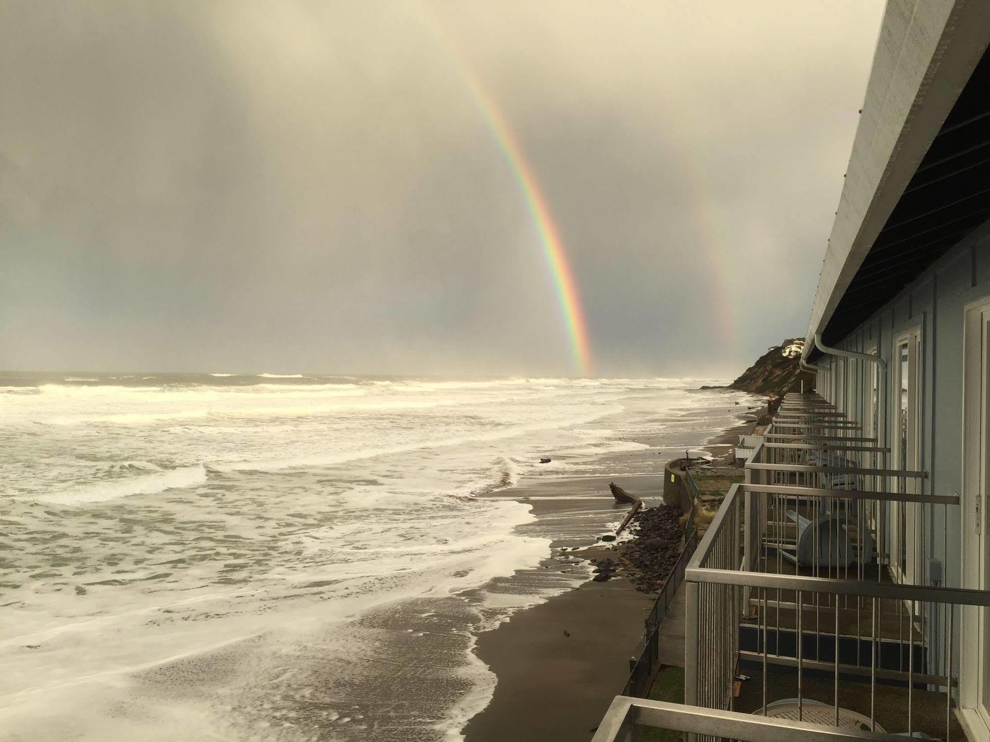 Sandcastle Beachfront Motel 3*
