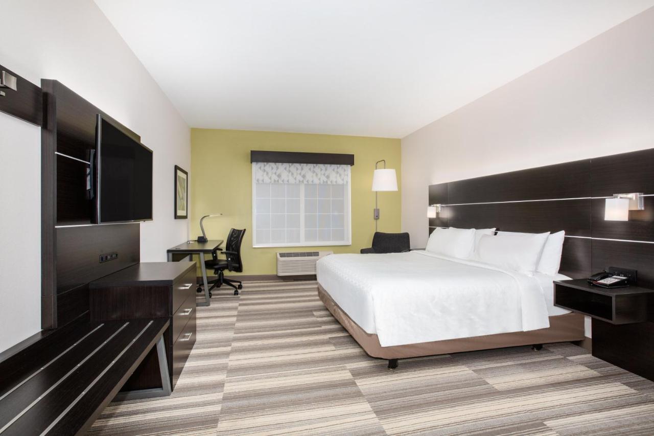 Hotel Express & By Ihg 3*