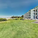 New Listing! Bay-View Beauty With Private Balcony Condo