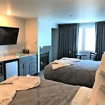 Starfish Manor Oceanfront Hotel