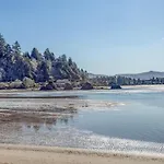 Dock Of The Bay 102