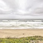 Chic Lincoln City Retreat On Oregon Coast