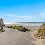 Cliff Side Sea Breeze Paradise