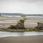 Waters Edge 402