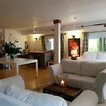 Salmonberry Inn & Beach House