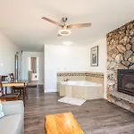 Sailor Jack Oceanfront Motel