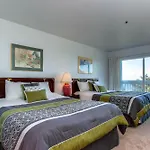 Sandstone Point Hotel