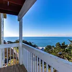 Sandstone Point Hotel