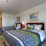 Sandstone Point Hotel