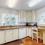 Tranquil Edge Retreat
