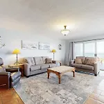 Tranquil Edge Retreat