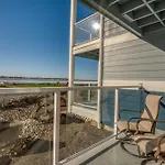 Waters Edge 103