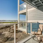 Waters Edge 103