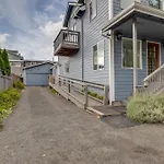 Relaxing Lincoln City Coastal Escape Near Beach!