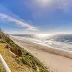 Tranquil Edge Retreat - Oceanfront House W Hottub