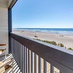Lincoln Sands Oceanfront Resort, Ascend Hotel Collection