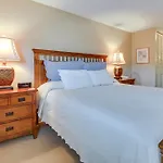Comfortable Lincoln City Condo With Patio And Views!