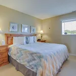 Comfortable Lincoln City Condo With Patio And Views!