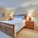 Comfortable Lincoln City Condo With Patio And Views!