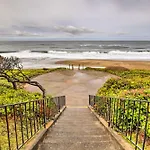 Lincoln City Condo Pool Access, Walk To Beach!