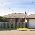 Beach Bungalow - Roads End