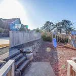 Cookie\'S Beach House