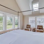 Cookie\'S Beach House