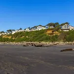 Getaway At Waters Edge