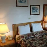 Cozy Cove Beachfront Resort Inn