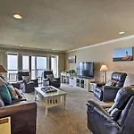 Beachfront Condo With Patio And Views - Walk To Shore!
