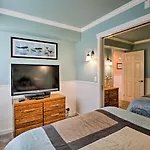 Beachfront Condo With Patio And Views - Walk To Shore!