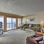 Lincoln Beach Condo With Balcony And Ocean Views!