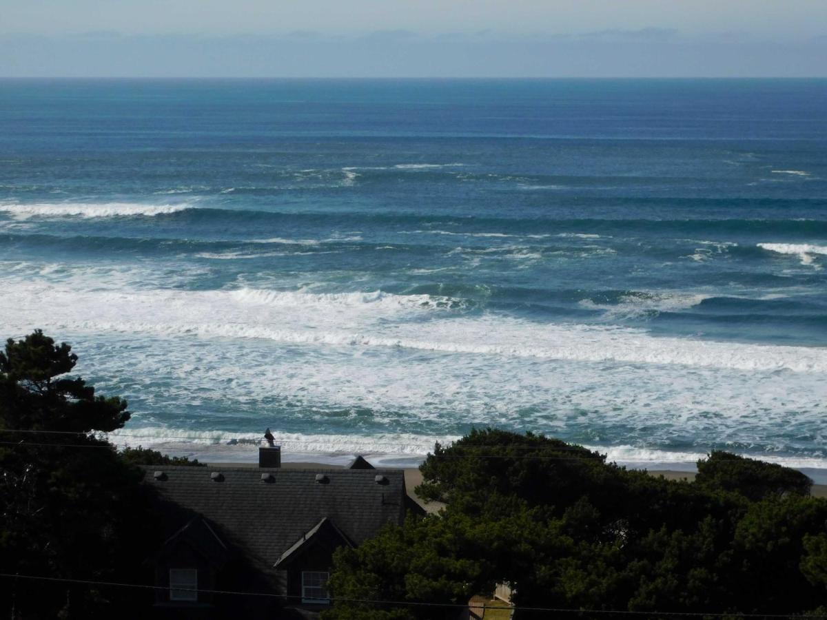 Ocean-view Retreat With 3 Viewing Decks Holiday home *
