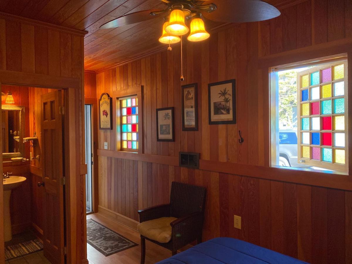 Whistling Winds Motel 2*