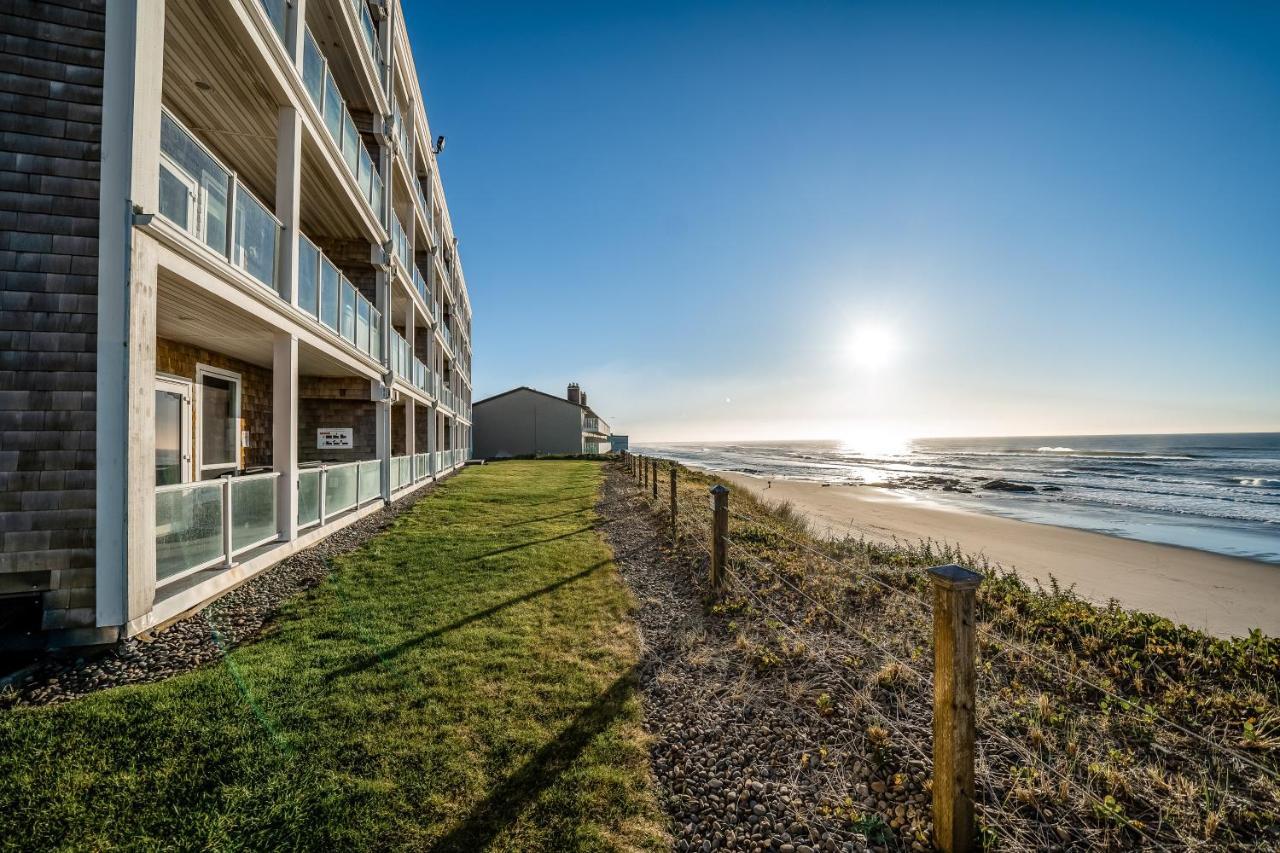 Oceanfront Contemporary Apartment *
