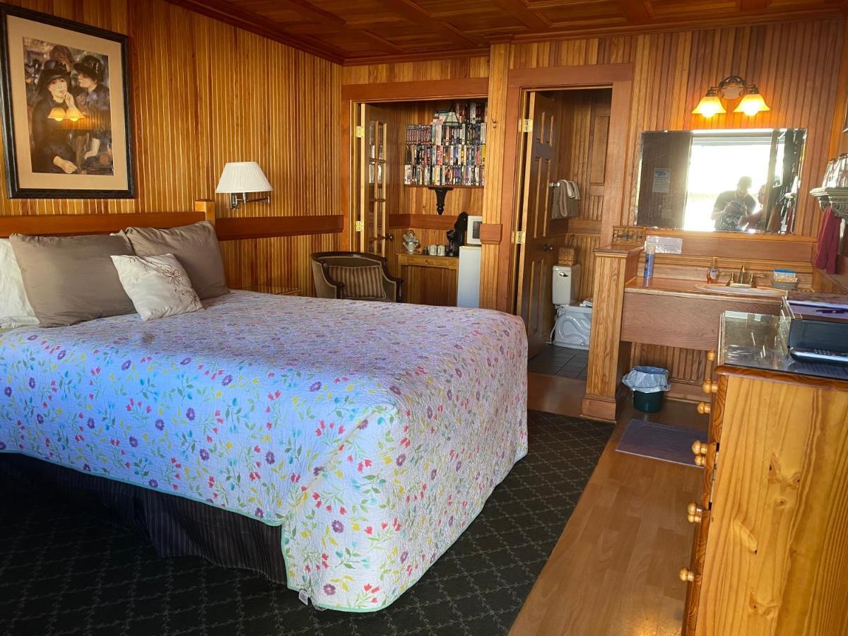 Whistling Winds Motel 2*