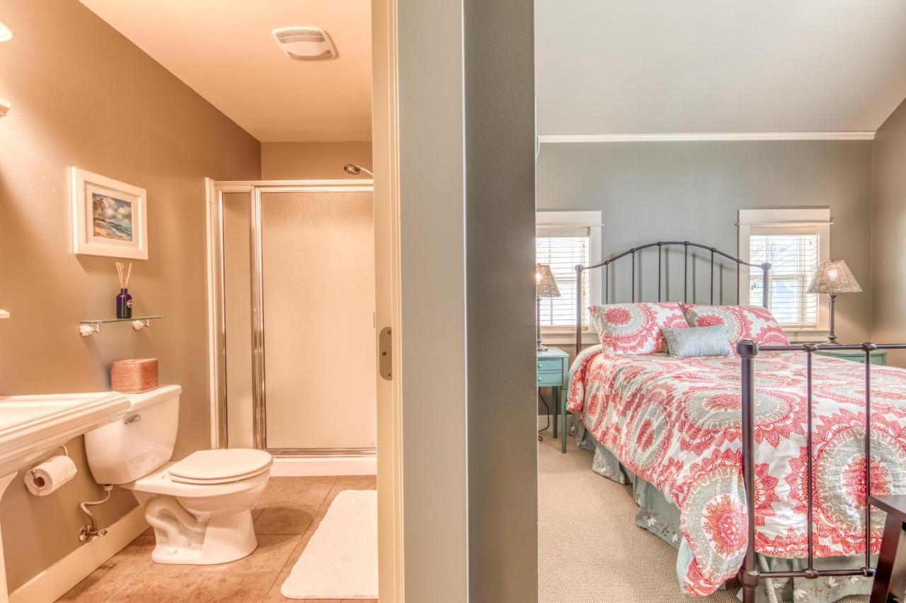 Olivia's Park Place * Lincoln City