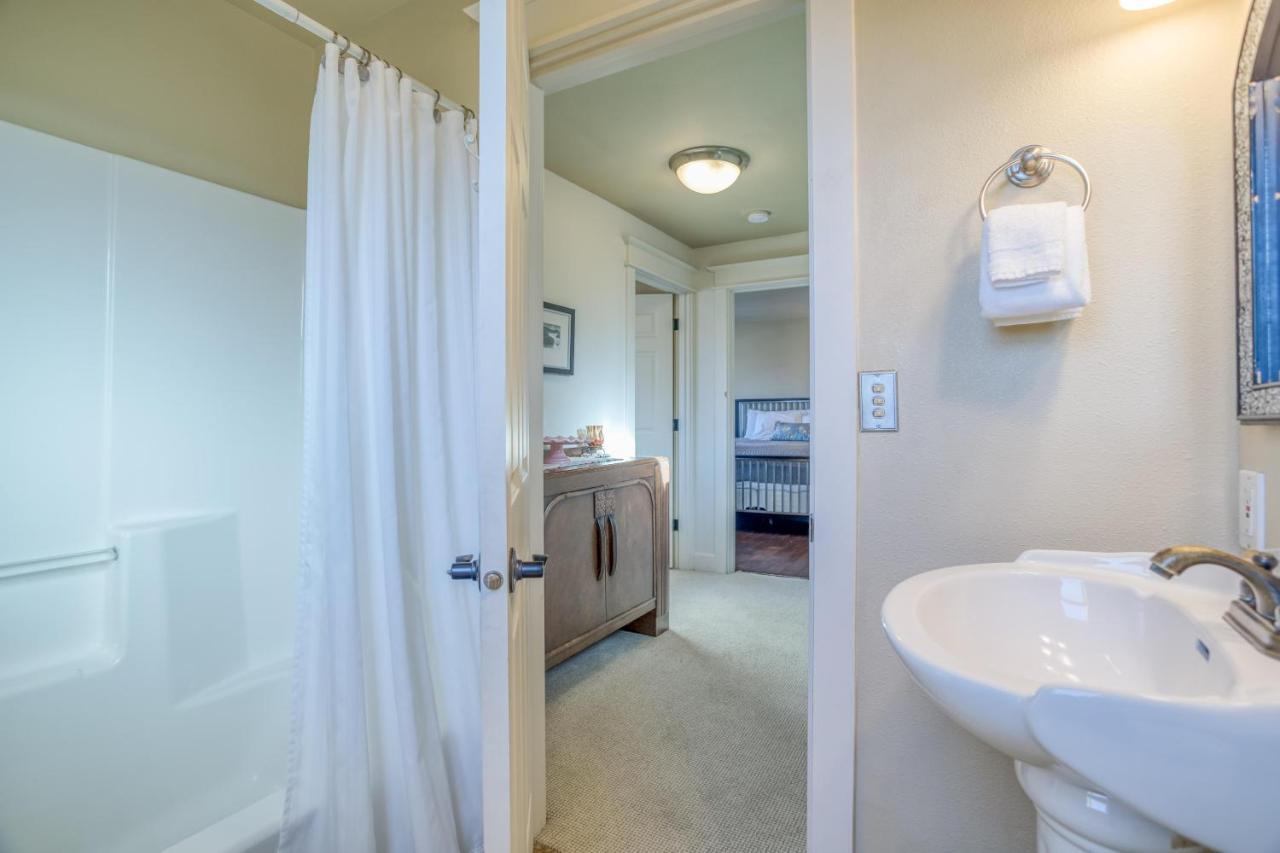 Chandler House * Lincoln City