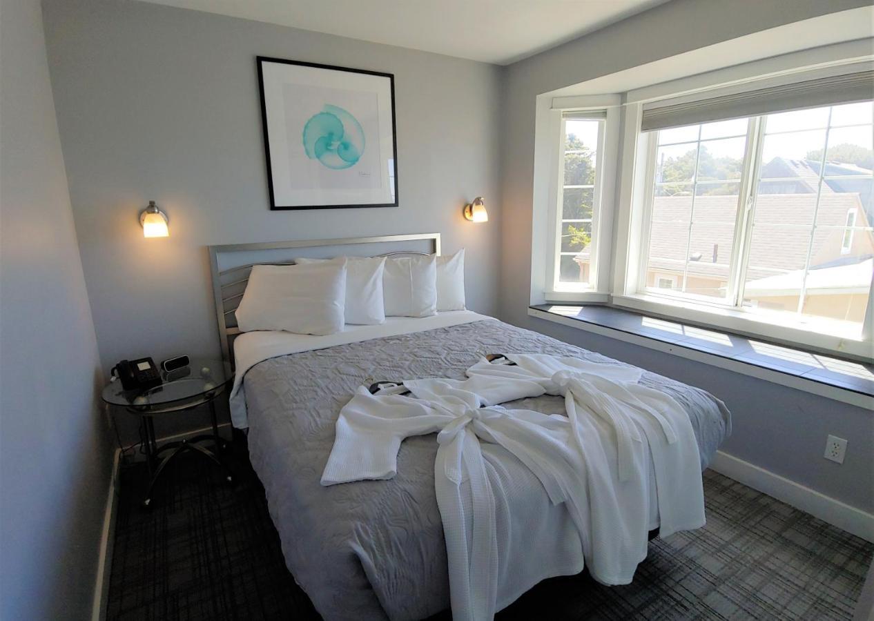 Nelscott Manor Hotel