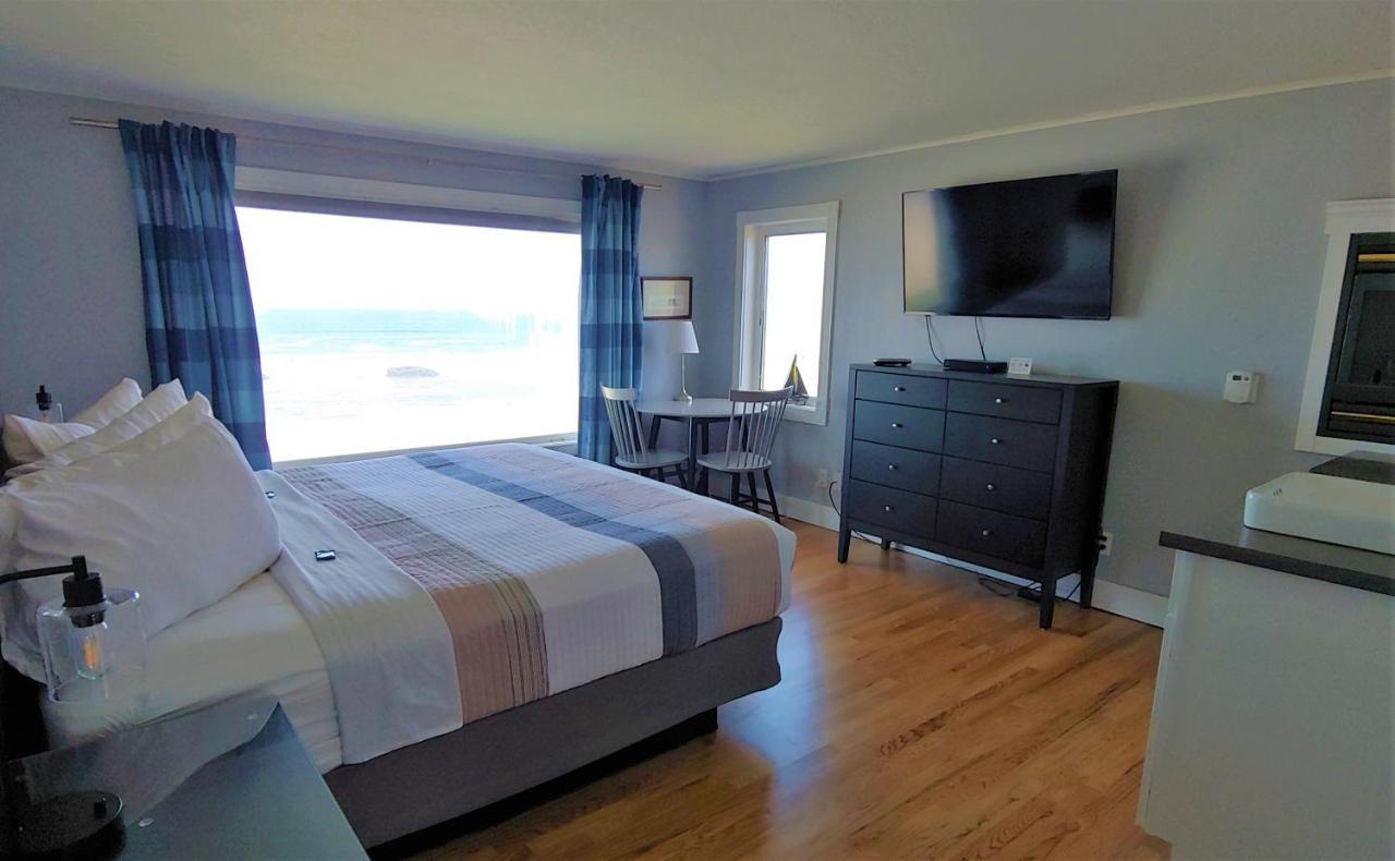 Captains Quarter's Beach House * Lincoln City